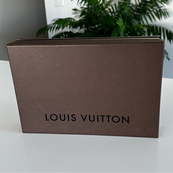 Louis Vuitton Châle Monogram silk scarf Chocolate Brown - Picture 7 of 7